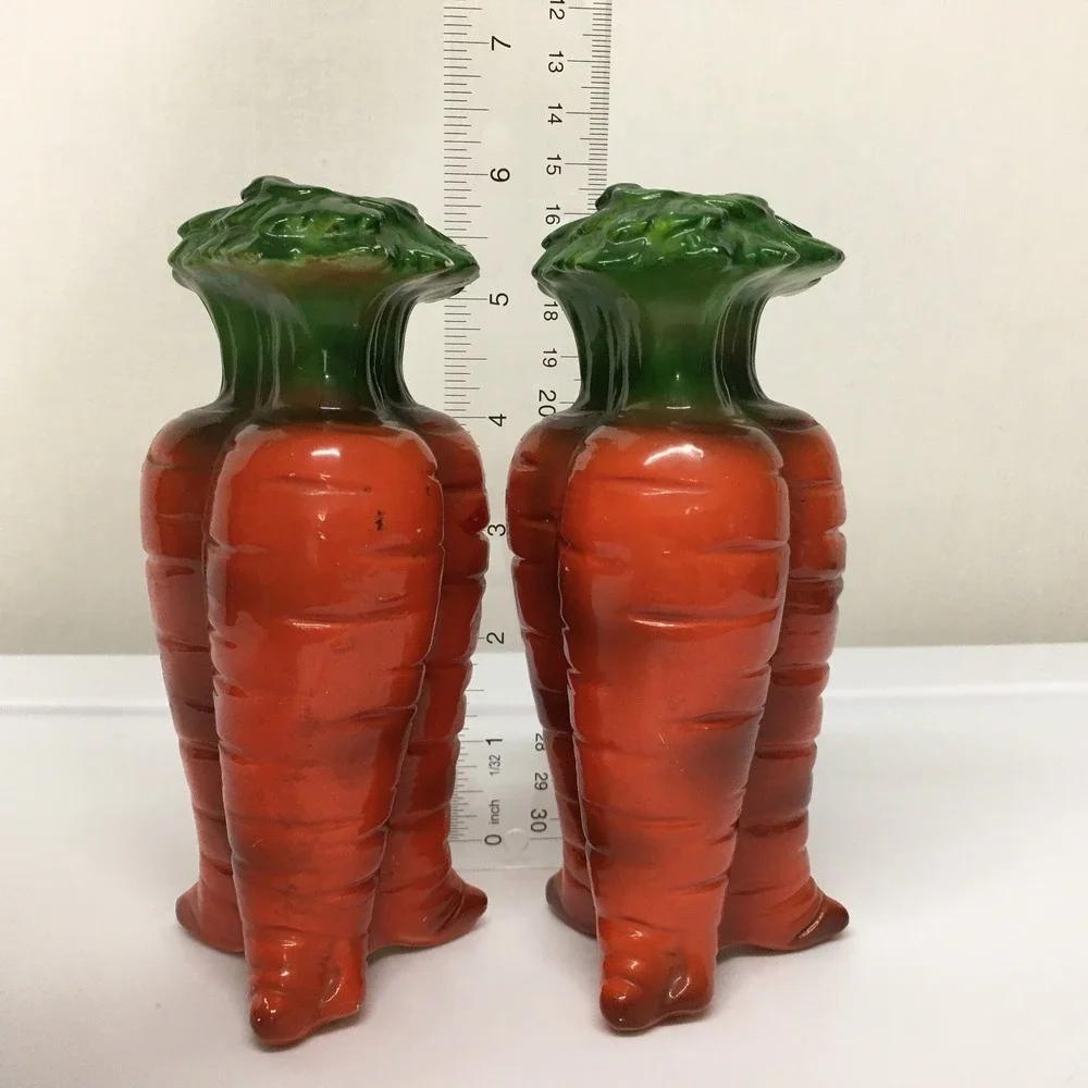Vintage Bunch of Carrots Ceramic Salt and‎ Pepper Shakers Japan Kitschy 6